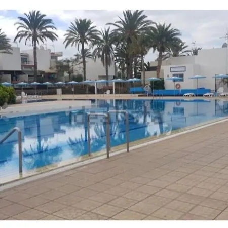 Διαμέρισμα Lovely With Pool *